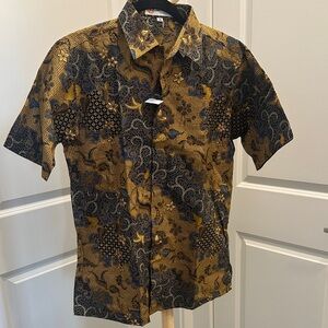 Men's Short-Sleeve Button-Down Shirt in Mustard and Black Floral Print